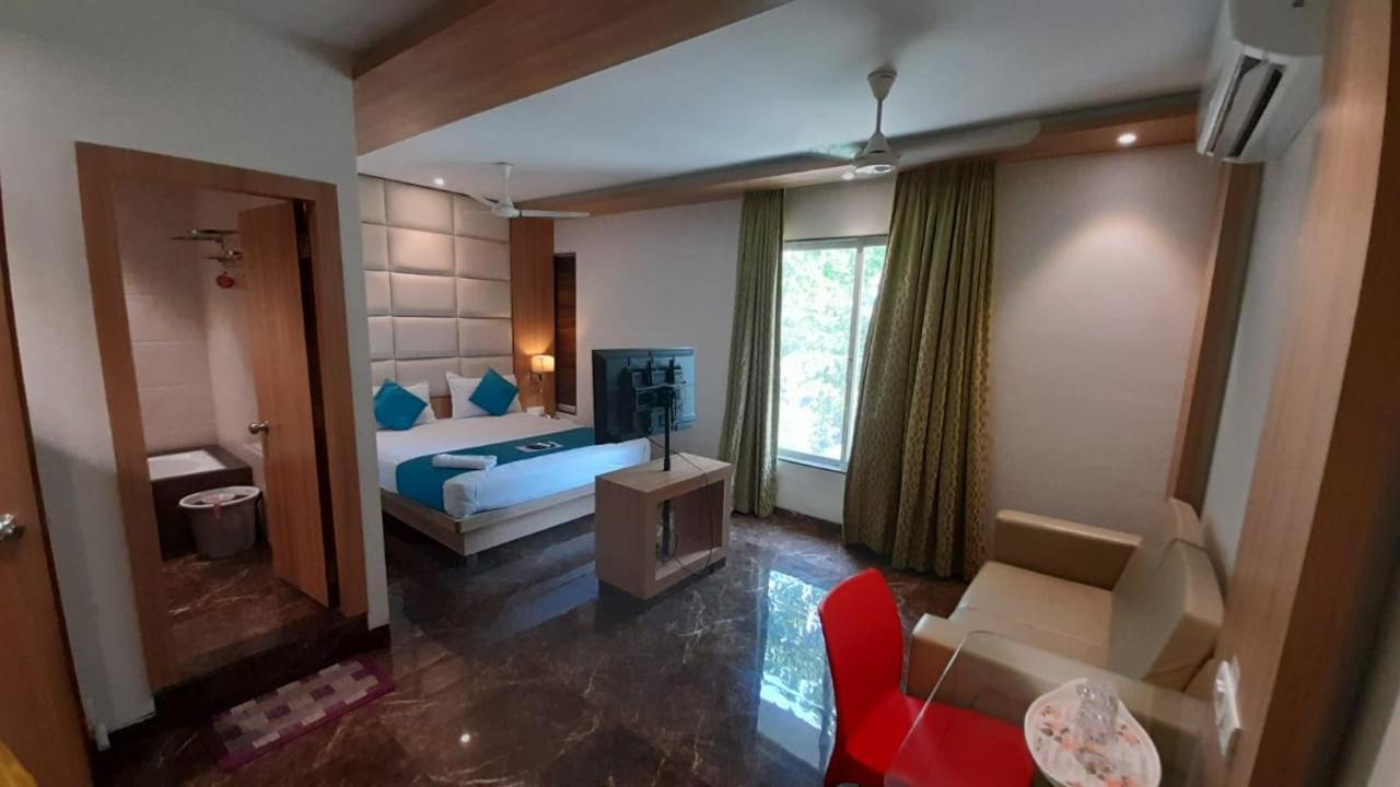 Hotel Royal Oak Navi Mumbai-Stz 1002 Bombay Exterior foto